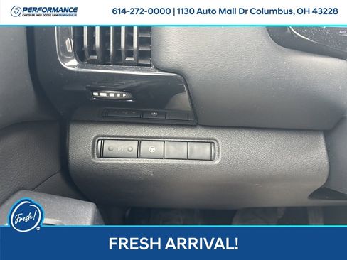 Used 2024 Nissan Pathfinder SV image 21