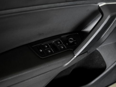Used 2019 Volkswagen Tiguan SE AWD/4WD image 37