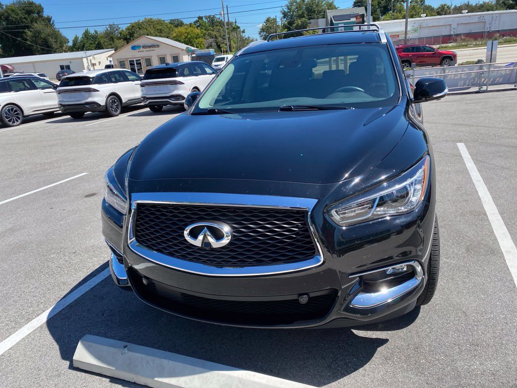Used 2020 INFINITI QX60 Luxe w/ Sensory Package FWD image 3