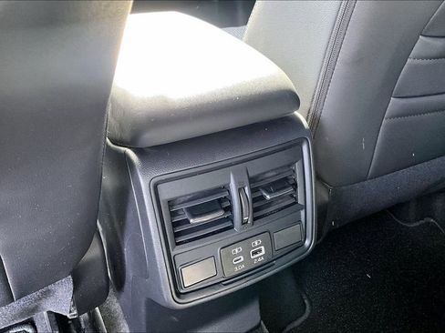 Used 2025 Subaru Forester Premium image 33