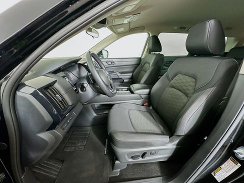 Used 2025 Nissan Pathfinder SV image 13