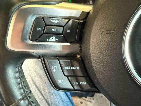 Used 2018 Ford Mustang Coupe w/ Black Accent Pkg RWD image 18