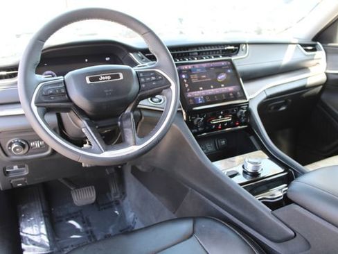 Used 2023 Jeep Grand Cherokee L Limited AWD/4WD image 15