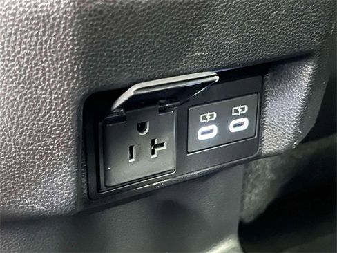 Certified 2025 Toyota Tacoma TRD Off-Road image 18