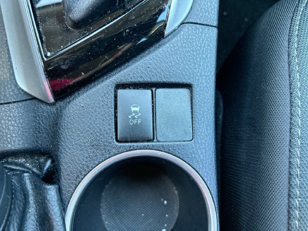 Used 2017 Toyota Corolla LE FWD image 31