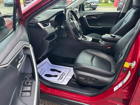 Certified 2021 Toyota RAV4 XLE Premium AWD/4WD image 13