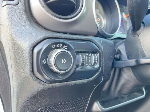 Used 2019 Jeep Wrangler Unlimited Sport image 13