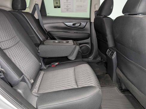 Used 2018 Nissan Rogue SV w/ Premium Package image 40