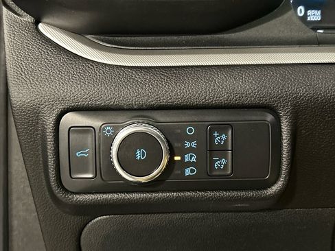 Used 2022 Ford Explorer XLT w/ Equipment Group 202A AWD/4WD image 22