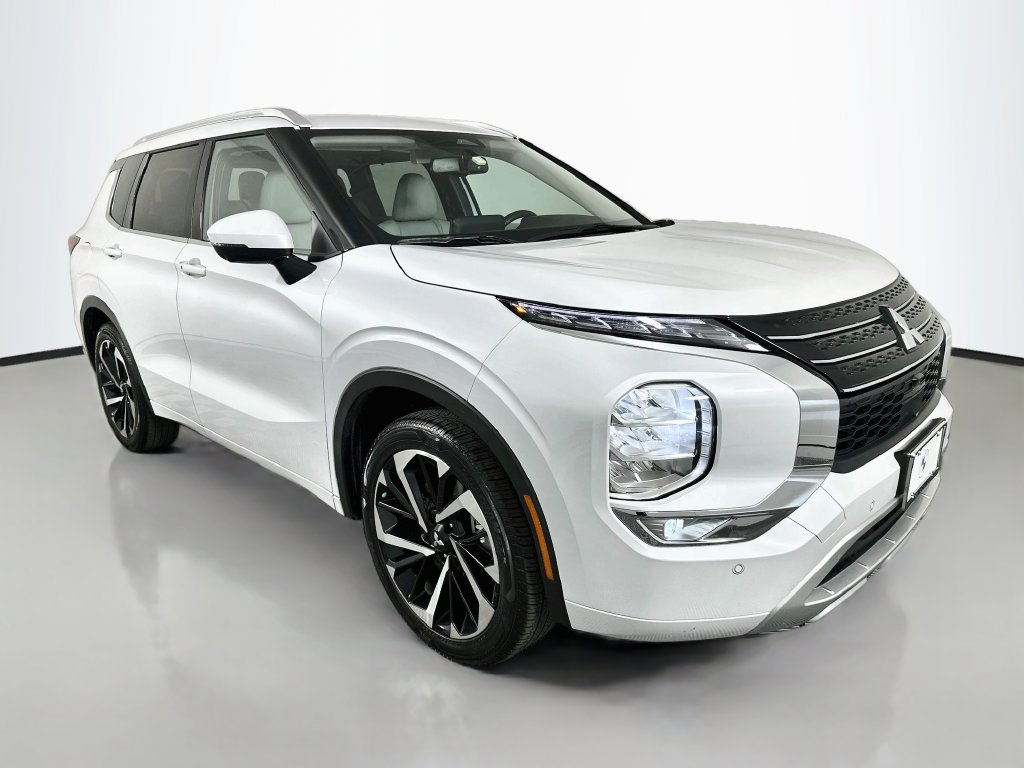 Used 2024 Mitsubishi Outlander SEL FWD image 3