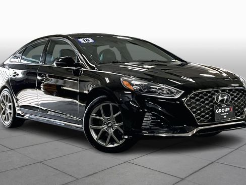 Used 2018 Hyundai Sonata Limited image 3