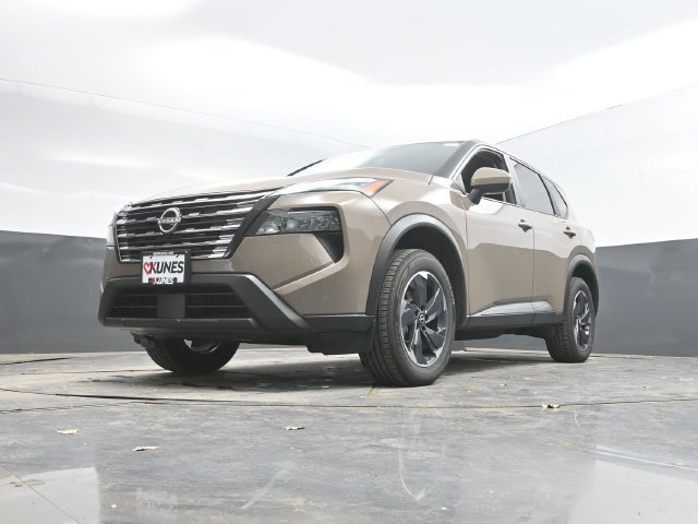 Used 2025 Nissan Rogue SV AWD/4WD image 46