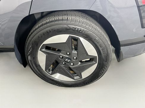 Used 2024 Hyundai Kona Limited FWD image 11