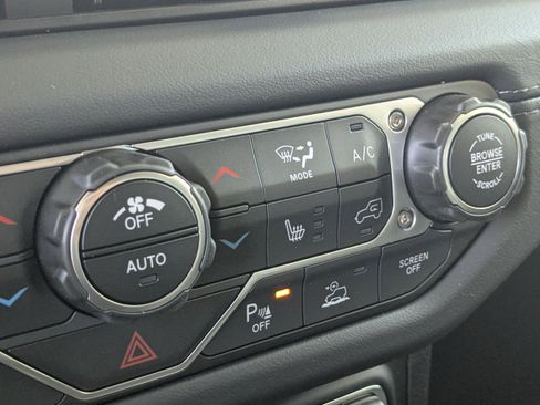 New 2026 Jeep Wrangler Unlimited Rubicon AWD/4WD image 29