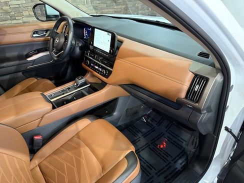 Certified 2025 Nissan Pathfinder Platinum w/ Cargo Package FWD image 25