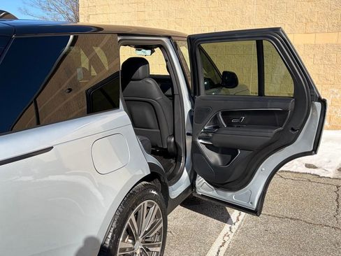 Certified 2023 Land Rover Range Rover SE image 16