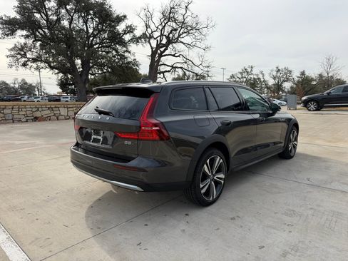 Certified 2025 Volvo V60 B5 Cross Country Plus image 6
