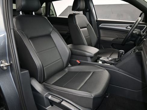 Used 2022 Volkswagen Atlas Cross Sport SE w/ Black Wheel Package image 44