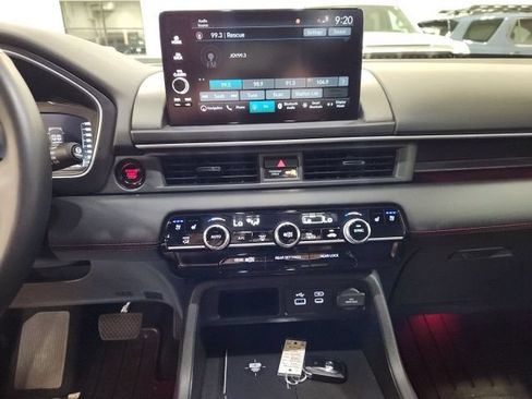 Certified 2025 Honda Pilot Black Edition image 14
