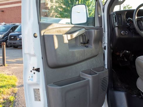 Used 2016 Chevrolet Express 3500 LT w/ LT Preferred Equipment Group RWD image 4