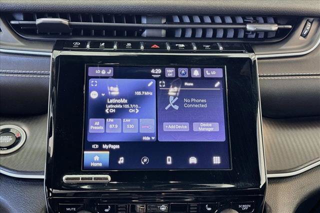 Used 2023 Jeep Grand Cherokee Altitude AWD/4WD image 13