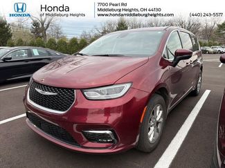 Used 2023 Chrysler Pacifica Touring-L video 1