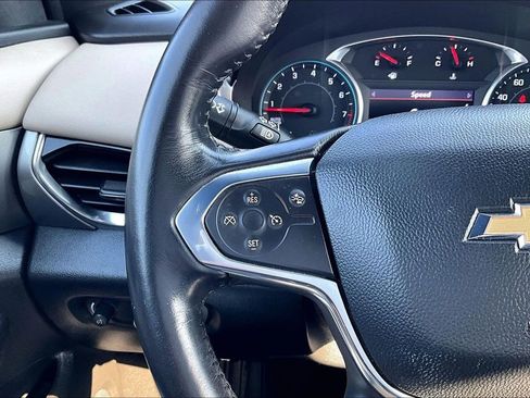 Used 2022 Chevrolet Traverse LT image 19