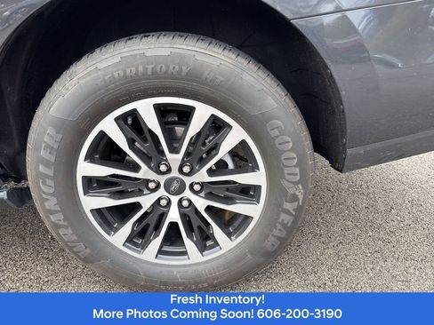 Used 2025 Ford Expedition Platinum AWD/4WD image 9