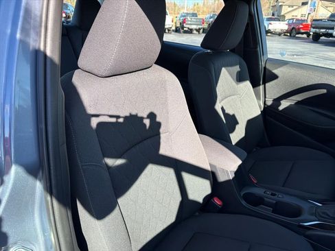 Used 2023 Toyota Corolla LE image 6