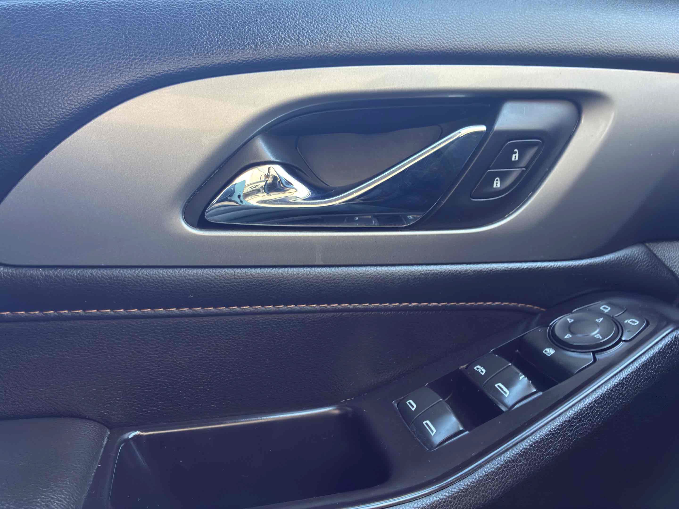 Used 2019 Chevrolet Traverse LT FWD image 32