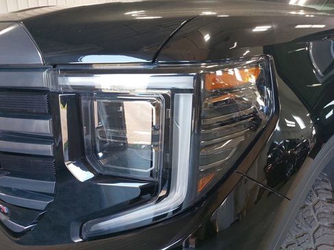 Used 2022 GMC Sierra 1500 AT4 w/ AT4 Premium Package AWD/4WD image 32