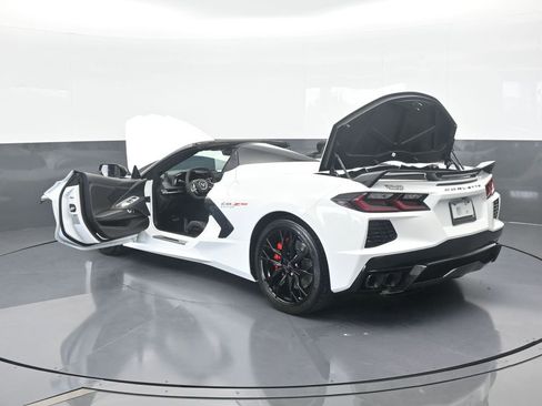 Used 2024 Chevrolet Corvette Stingray Convertible w/ Z51 Performance Package image 71
