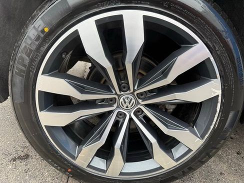 Used 2019 Volkswagen Atlas SEL Premium image 11