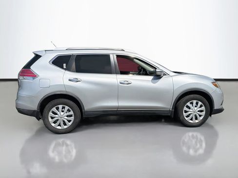 Used 2016 Nissan Rogue S w/ Appearance Package AWD/4WD image 4