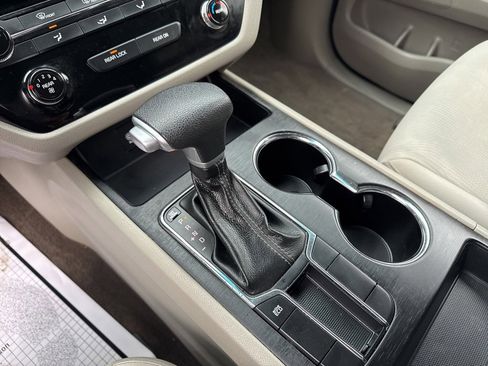 Used 2021 Kia Sedona LX image 31