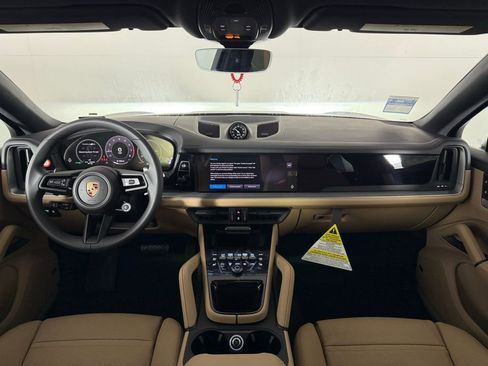 New 2025 Porsche Cayenne Coupe image 22