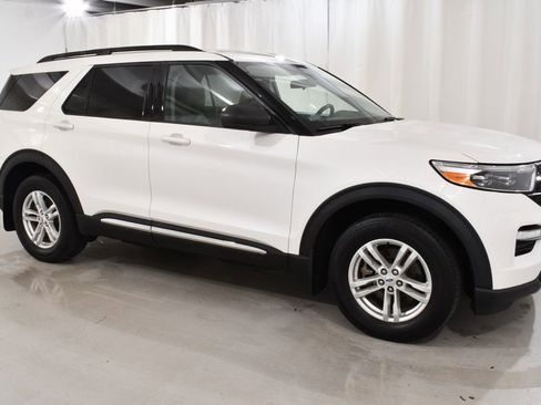Used 2022 Ford Explorer XLT w/ Equipment Group 202A AWD/4WD image 5