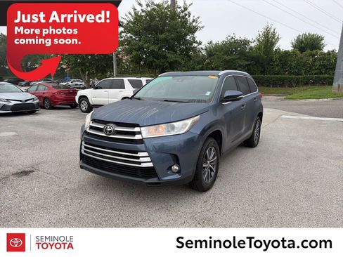 Used 2019 Toyota Highlander XLE FWD image 1