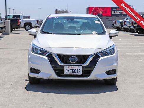 Used 2020 Nissan Versa SV FWD image 2