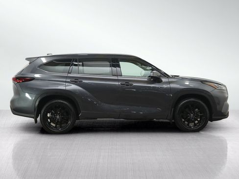 Used 2024 Toyota Highlander Limited AWD/4WD image 6