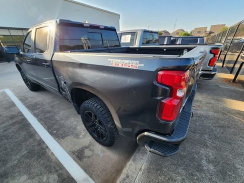 Used 2021 Chevrolet Silverado 1500 LT Trail Boss w/ Convenience Package II AWD/4WD image 3