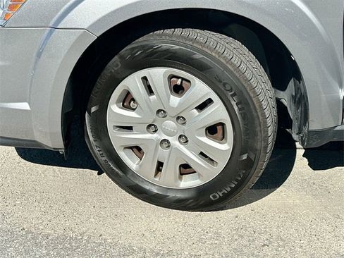 Used 2017 Dodge Journey SE image 29