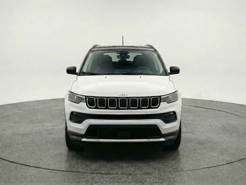 Used 2025 Jeep Compass Limited AWD/4WD image 2