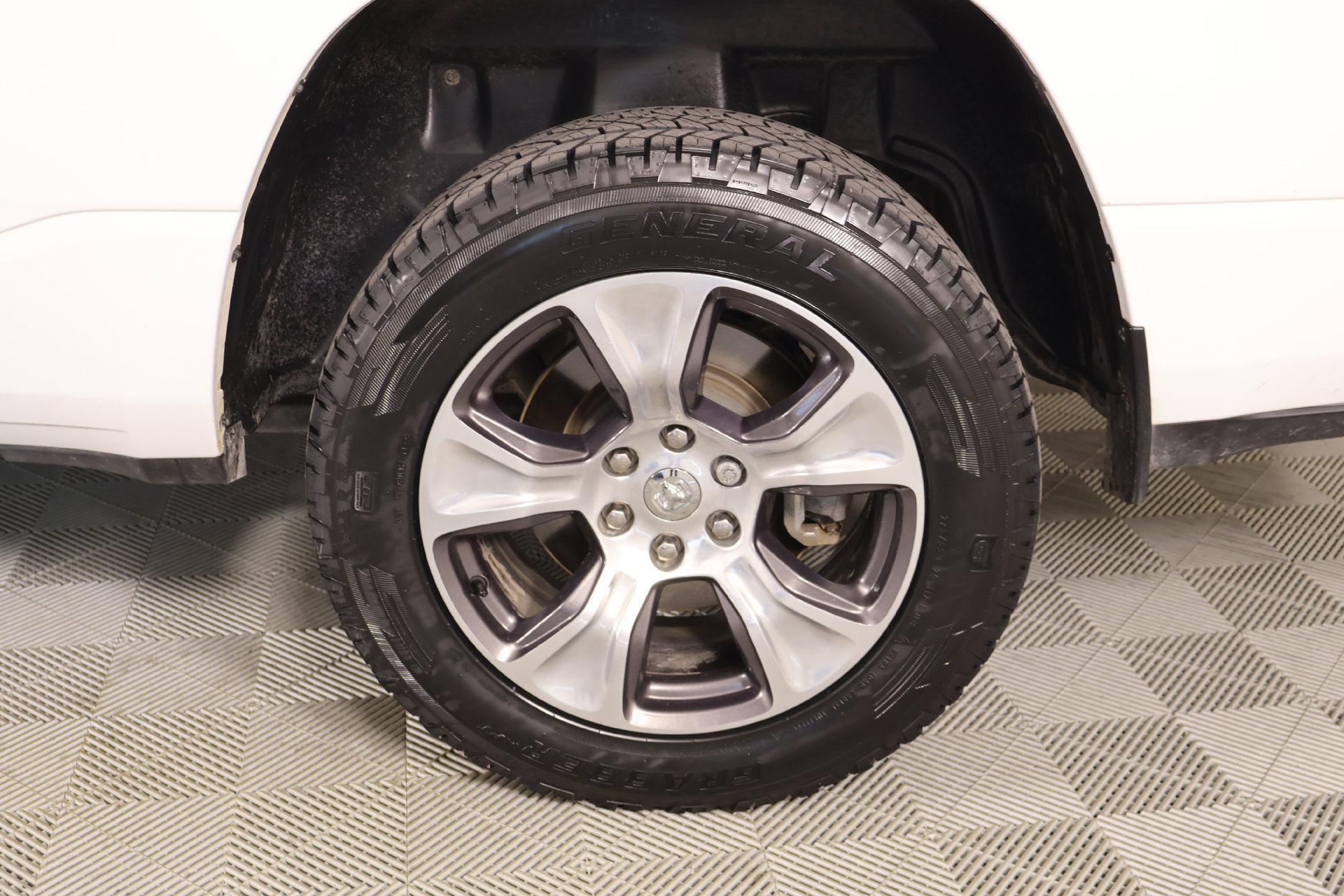 Used 2023 RAM 1500 Laramie AWD/4WD image 19