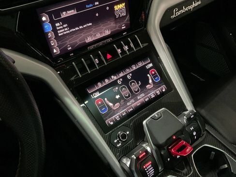 Used 2021 Lamborghini Urus AWD/4WD image 52