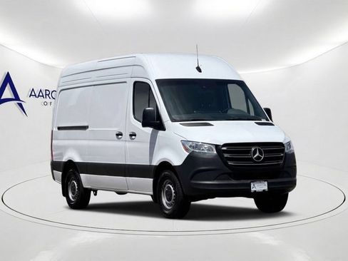 Used 2024 Mercedes-Benz Sprinter 2500 image 8