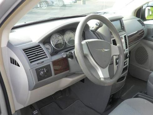 Used 2010 Chrysler Town & Country LX w/ Entertainment Group #1 FWD image 18