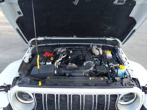 Used 2024 Jeep Wrangler Unlimited Sahara w/ Technology Group AWD/4WD image 24