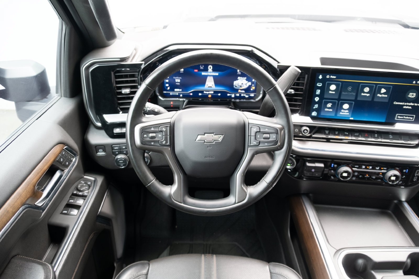 Used 2024 Chevrolet Silverado 3500 High Country w/ High Country Premium Package AWD/4WD image 2