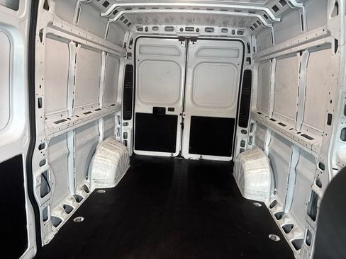 Used 2024 RAM ProMaster 2500 w/ Convenience Group FWD image 4